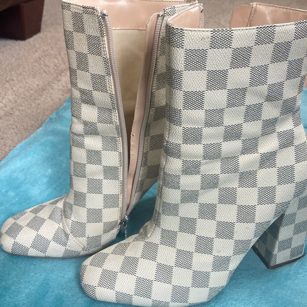 Cape Robbin Checkered boots. Worn once size 6